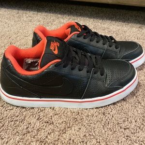 Nike SB Red Coral, Black & White Womens Sneakers Size 8.5